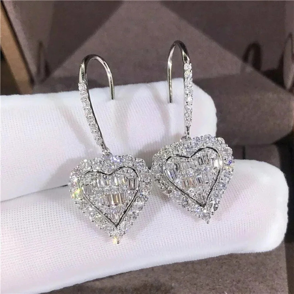 NEW 18k White Gold Diamond Baguette Heart Earrings